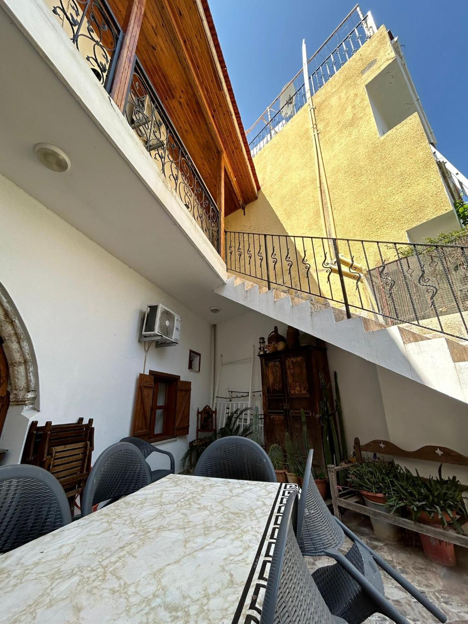 Magic Moon Guest House Famagusta  Ngoại thất bức ảnh